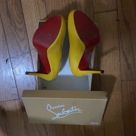 Christian Loubutin - Picture 2 of 3